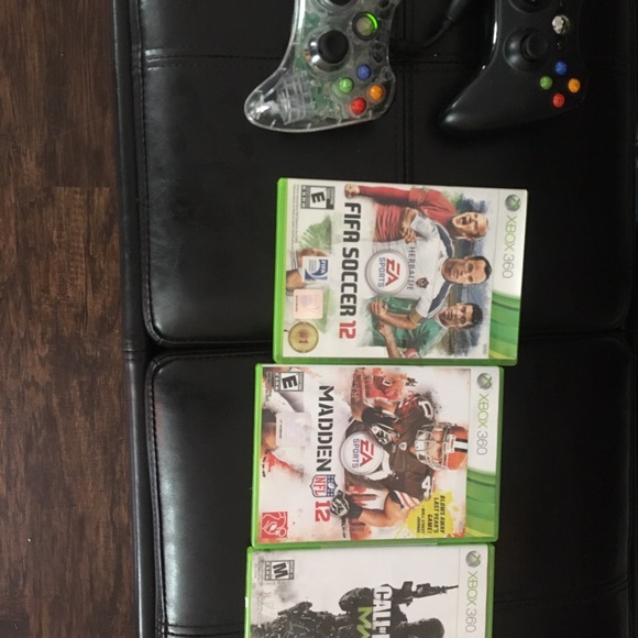XBOX 360 with 3 games and 2 Xbox controllers - Picture 5 of 5
